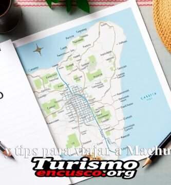 imágen de un mapa de Cusco junto a un blog de notas y un lápiz, el nombre del artículo y el logo de la web en la parte de abajo.